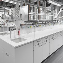 System DELTA30 Doppelarbeitstisch